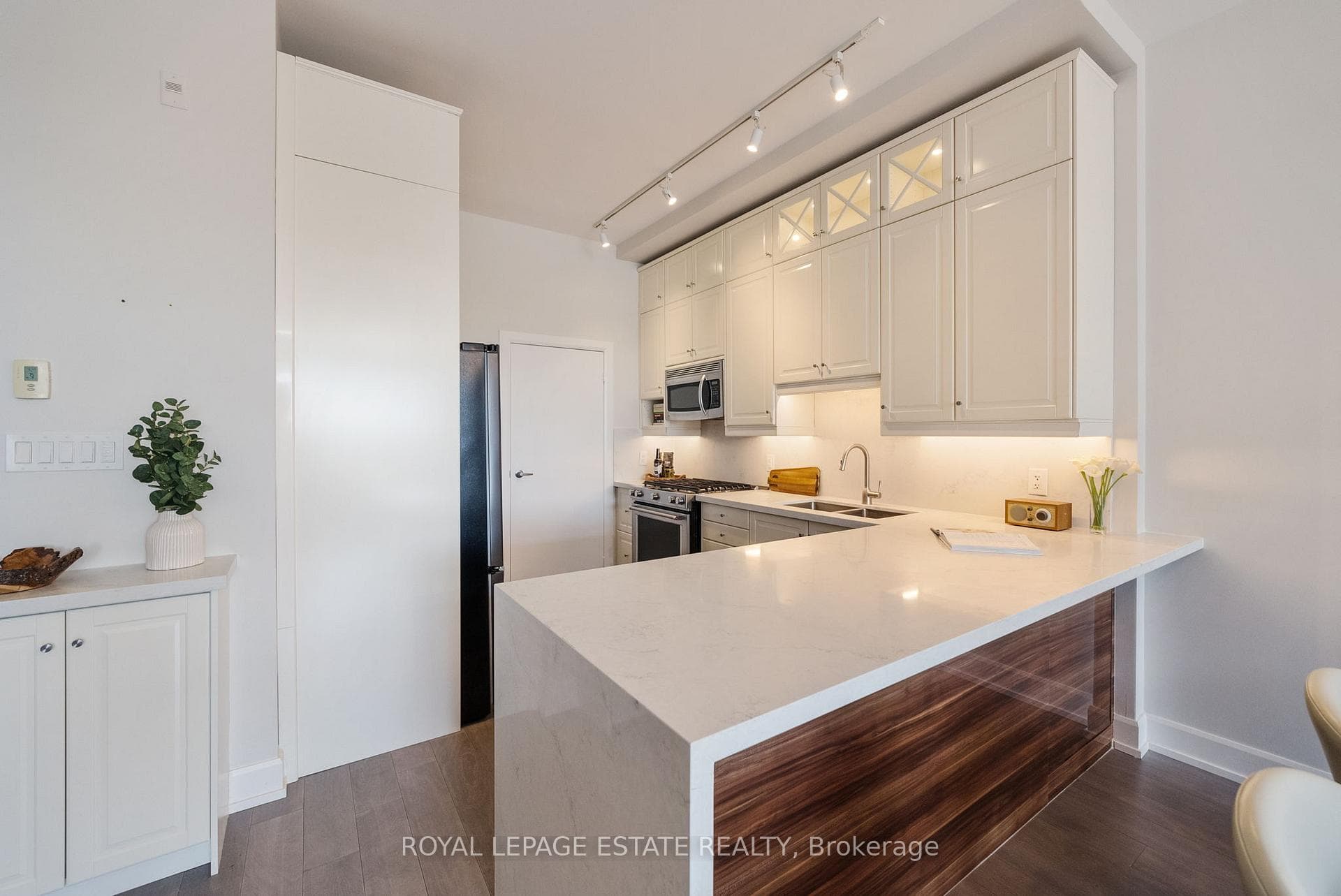 160 Fallingbrook Road Unit 409 photo 7