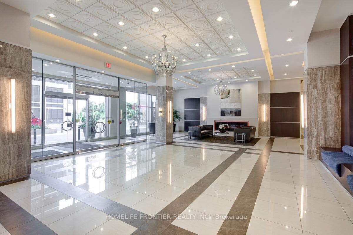 7167 Yonge Street Unit 906 photo 2