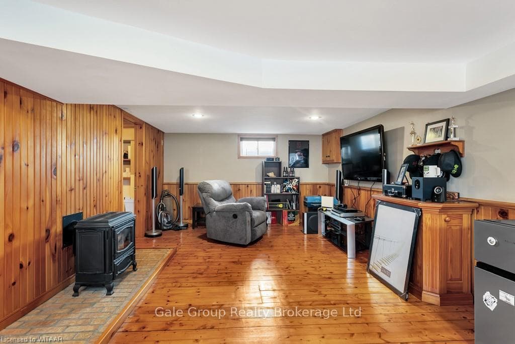 664 SHENSTONE Avenue photo 16