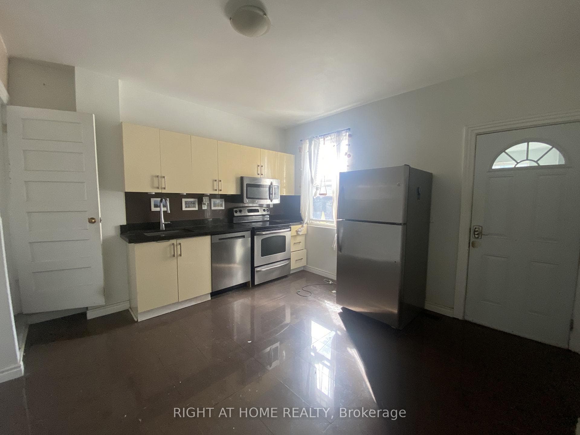 194 Beatrice Street Unit 2 photo 1