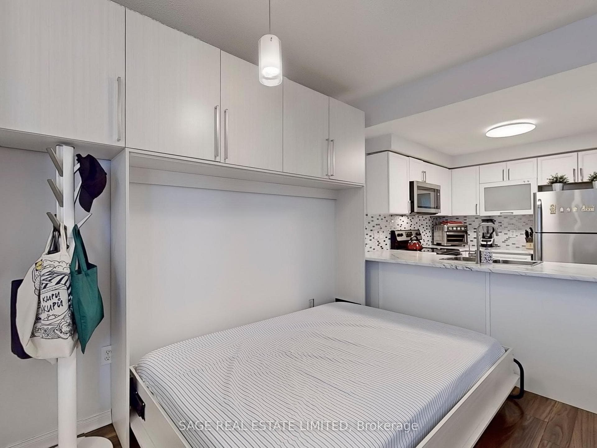 760 Lawrence Avenue Unit 44 photo 17