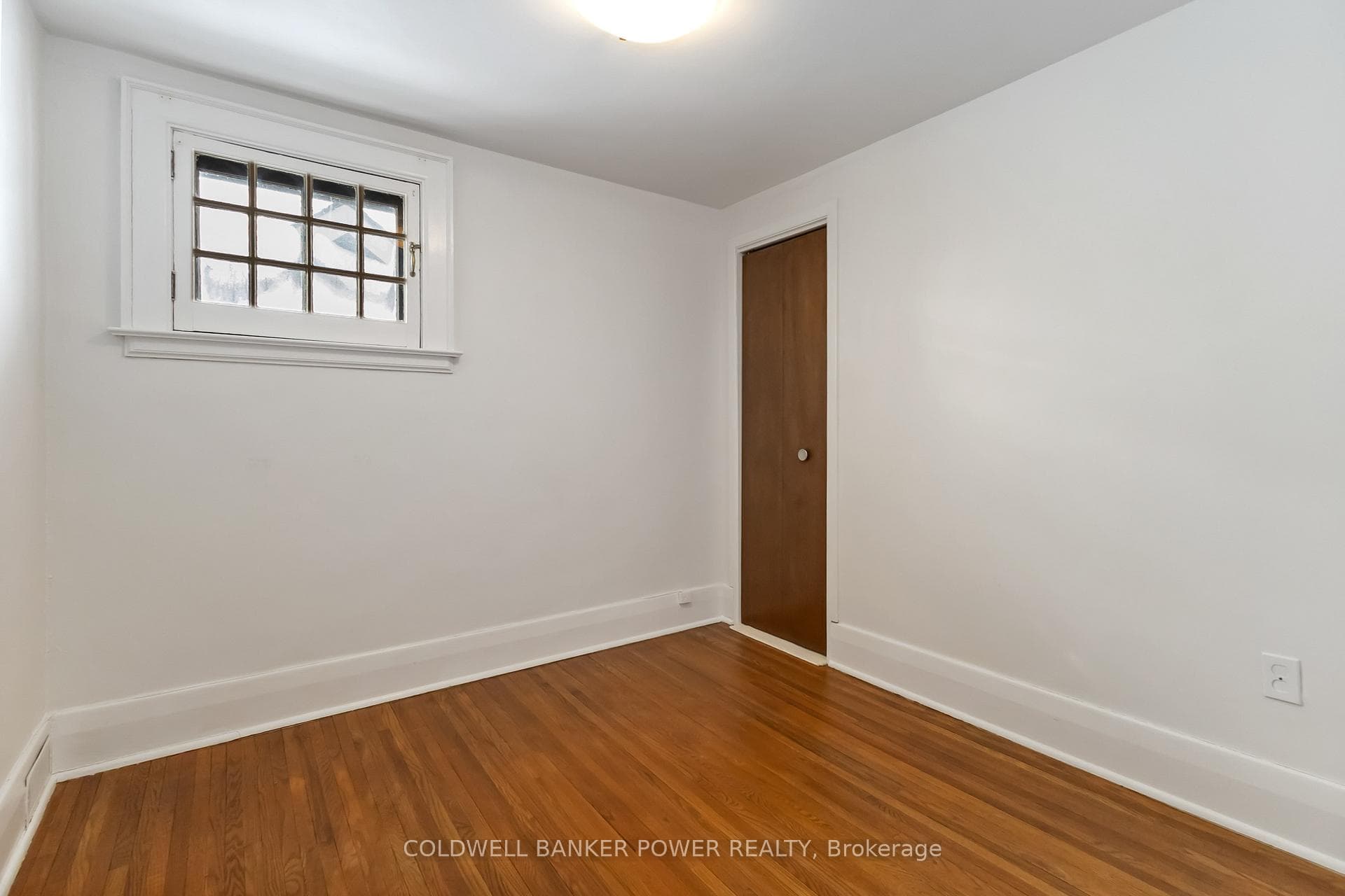 402 Victoria Street photo 33