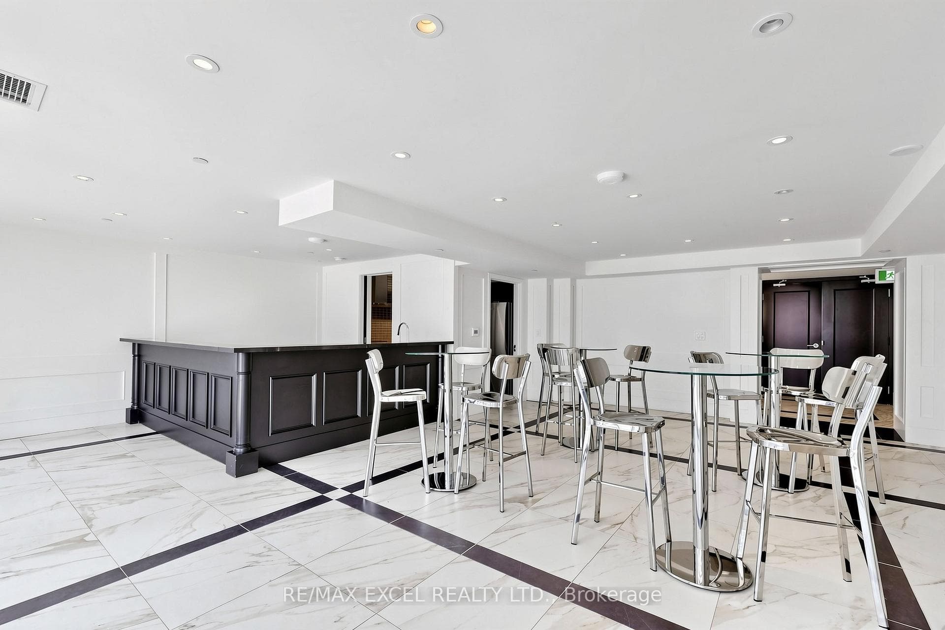 955 Bay Street Unit 1408 photo 33