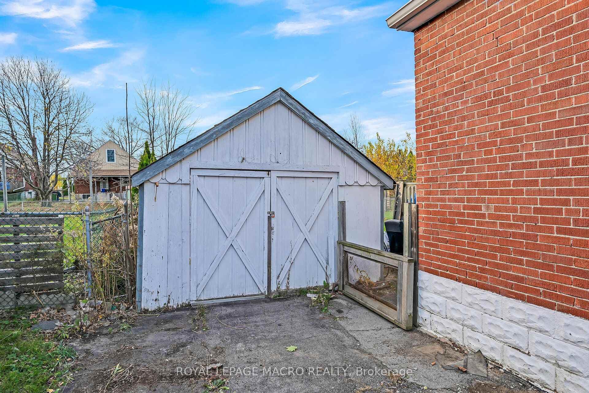 294 East 18th Street photo 31
