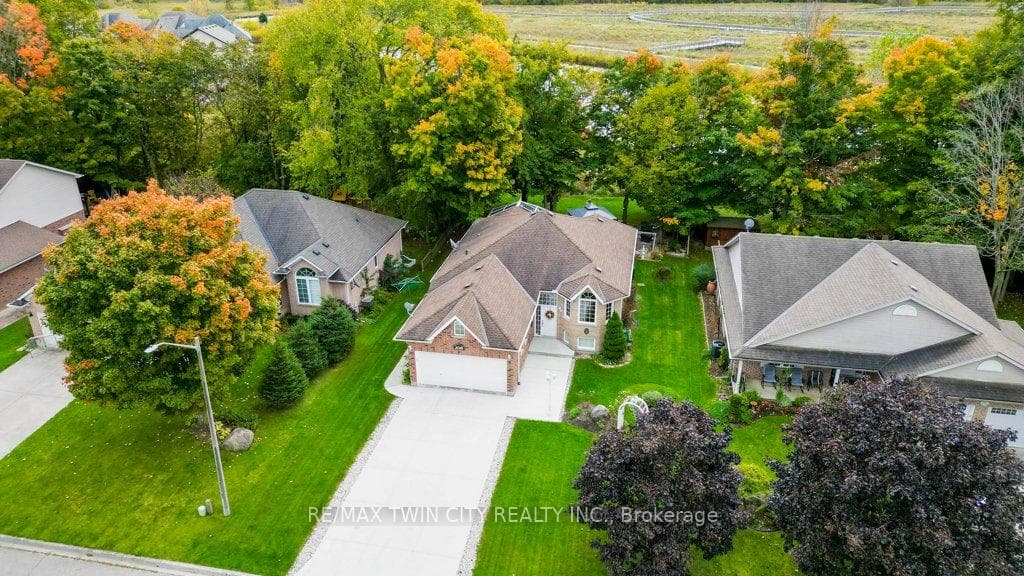 208 Eby Crescent photo 33