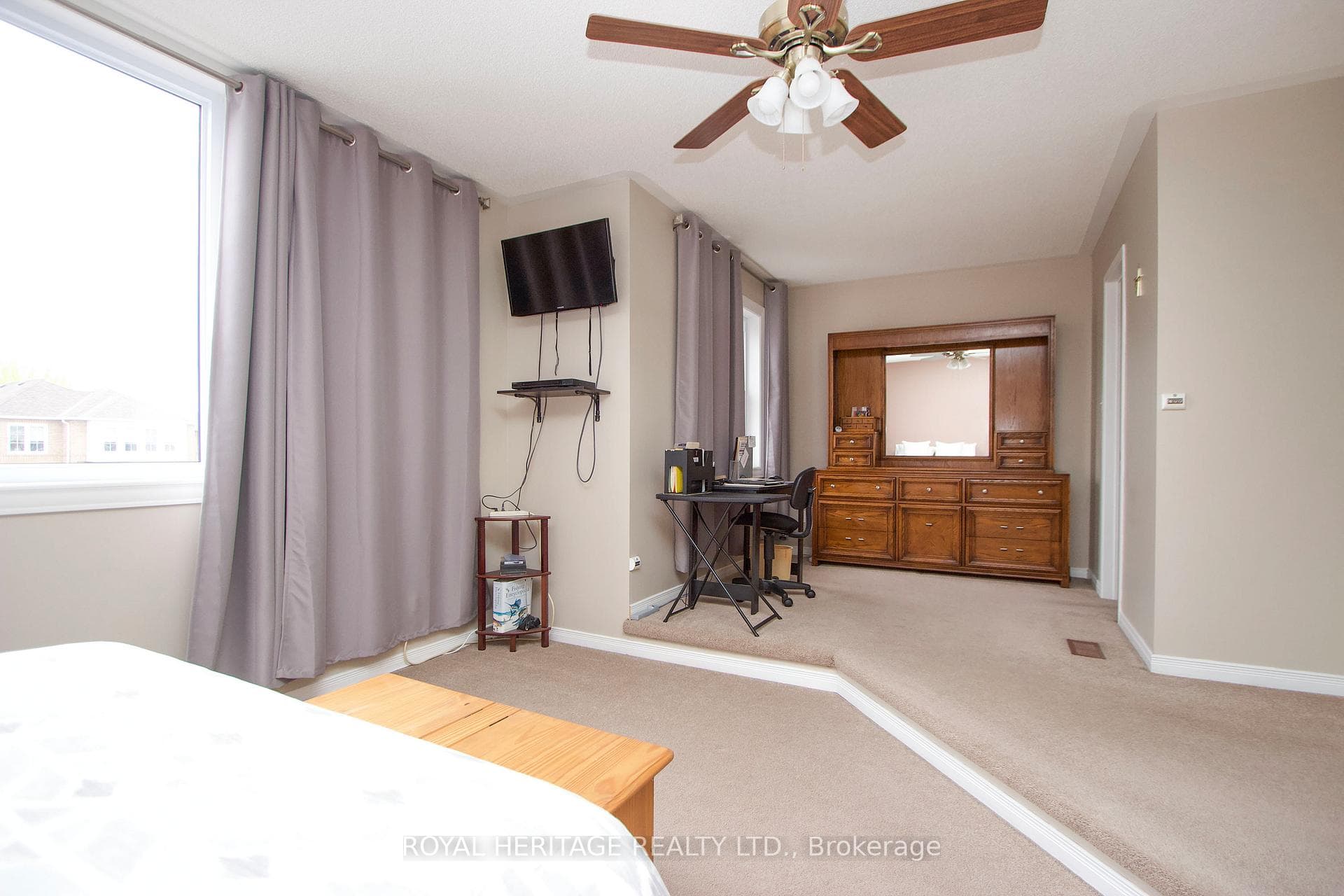 92 Booth Crescent photo 10