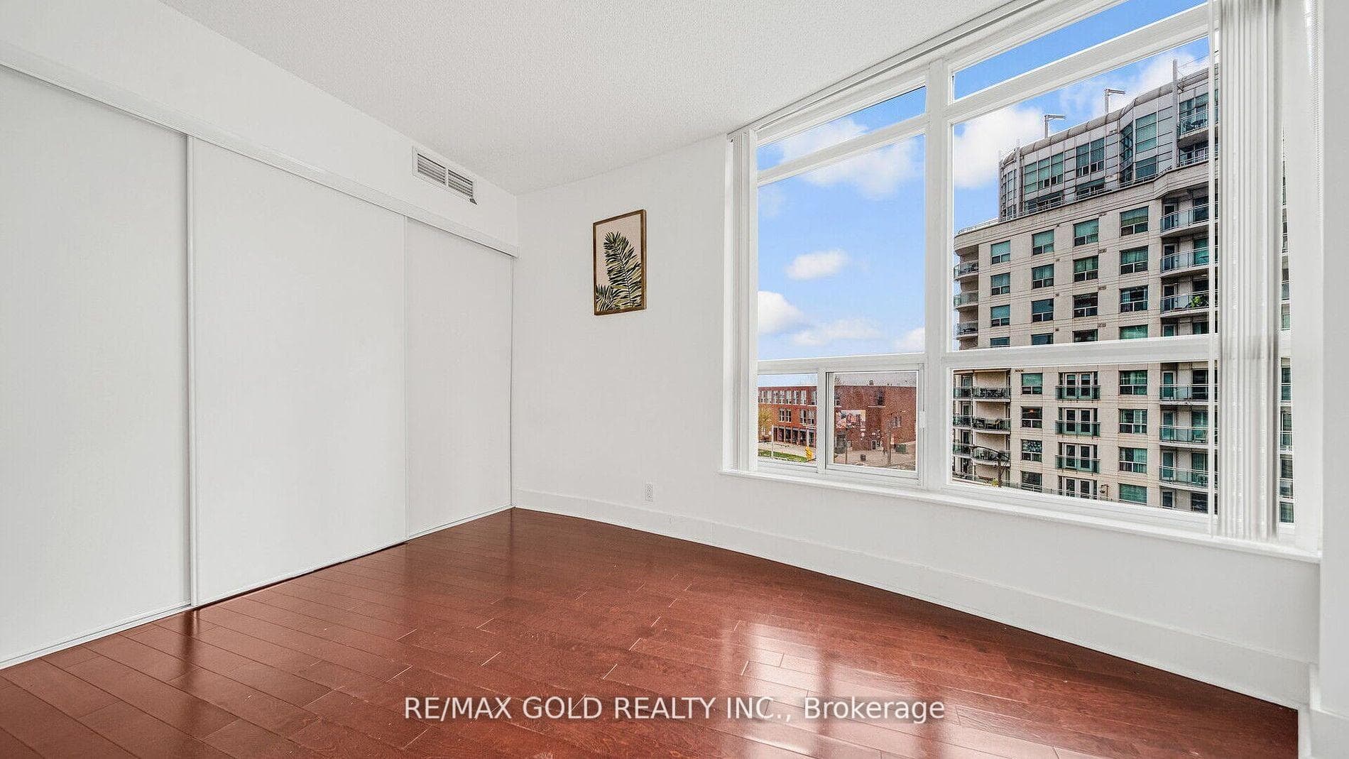 550 Queens Quay Unit 509 photo 16