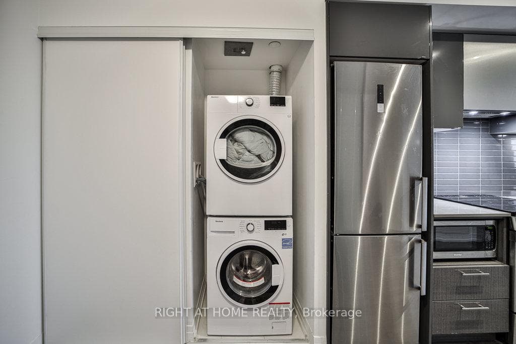 251 jarvis Street Unit 2702 photo 16