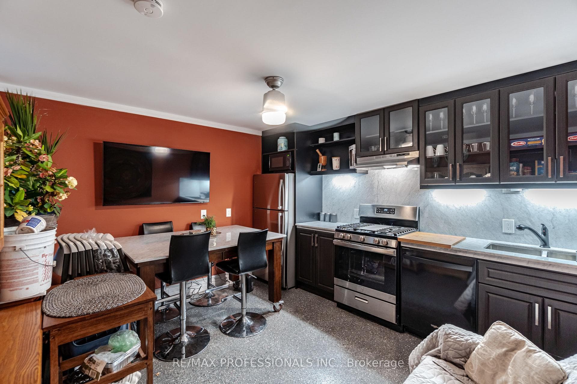 8 Ludstone Drive photo 37