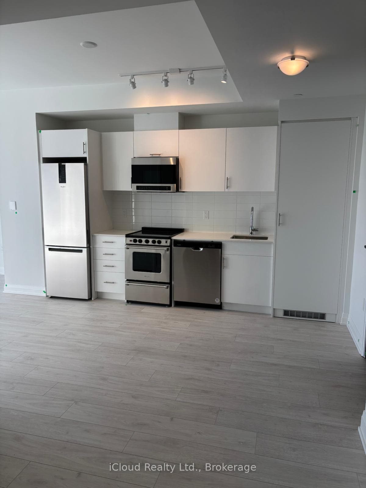 412 Silver Maple Road Unit 708 photo 8