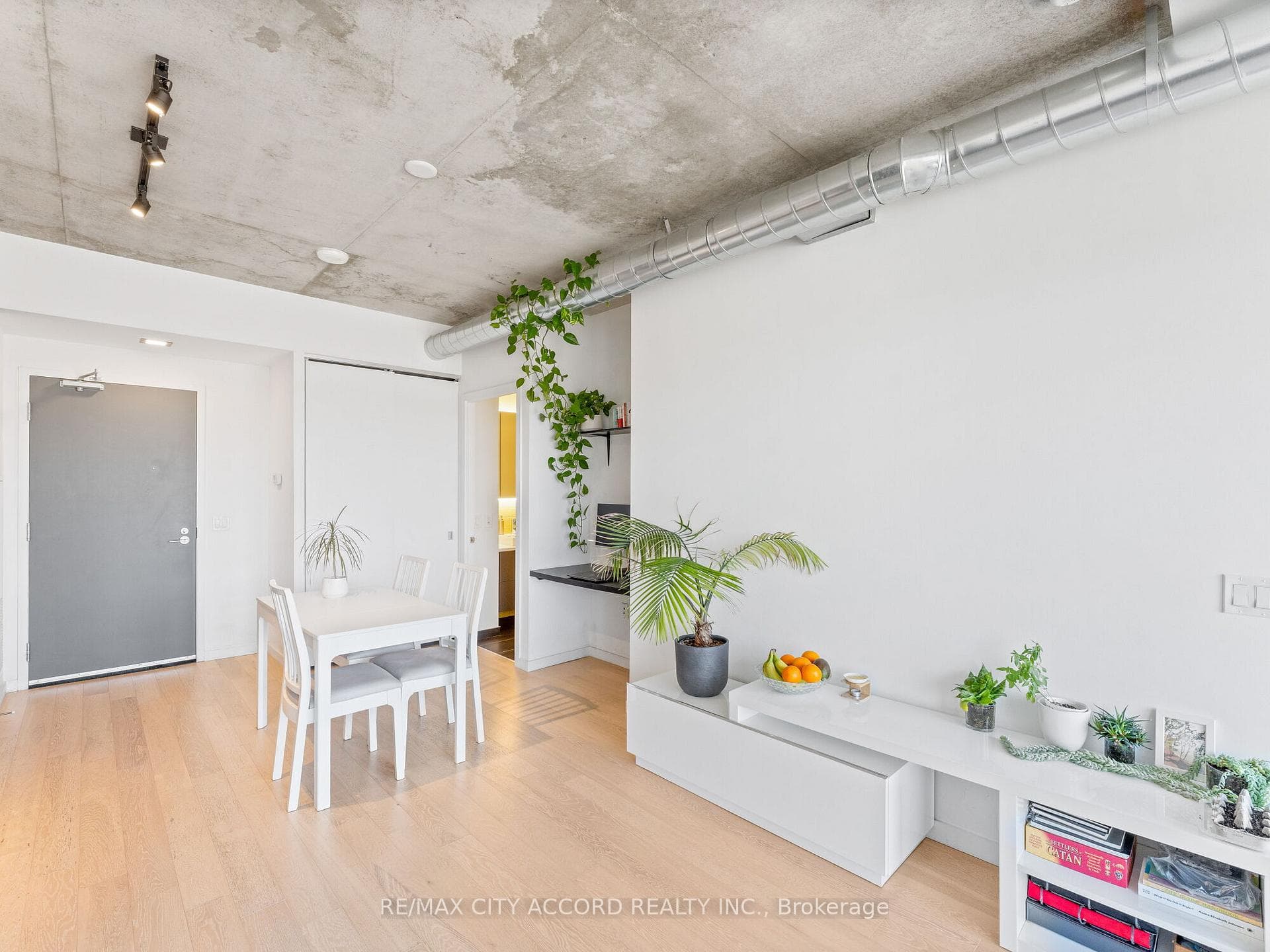 170 Bayview Avenue Unit 305 photo 6