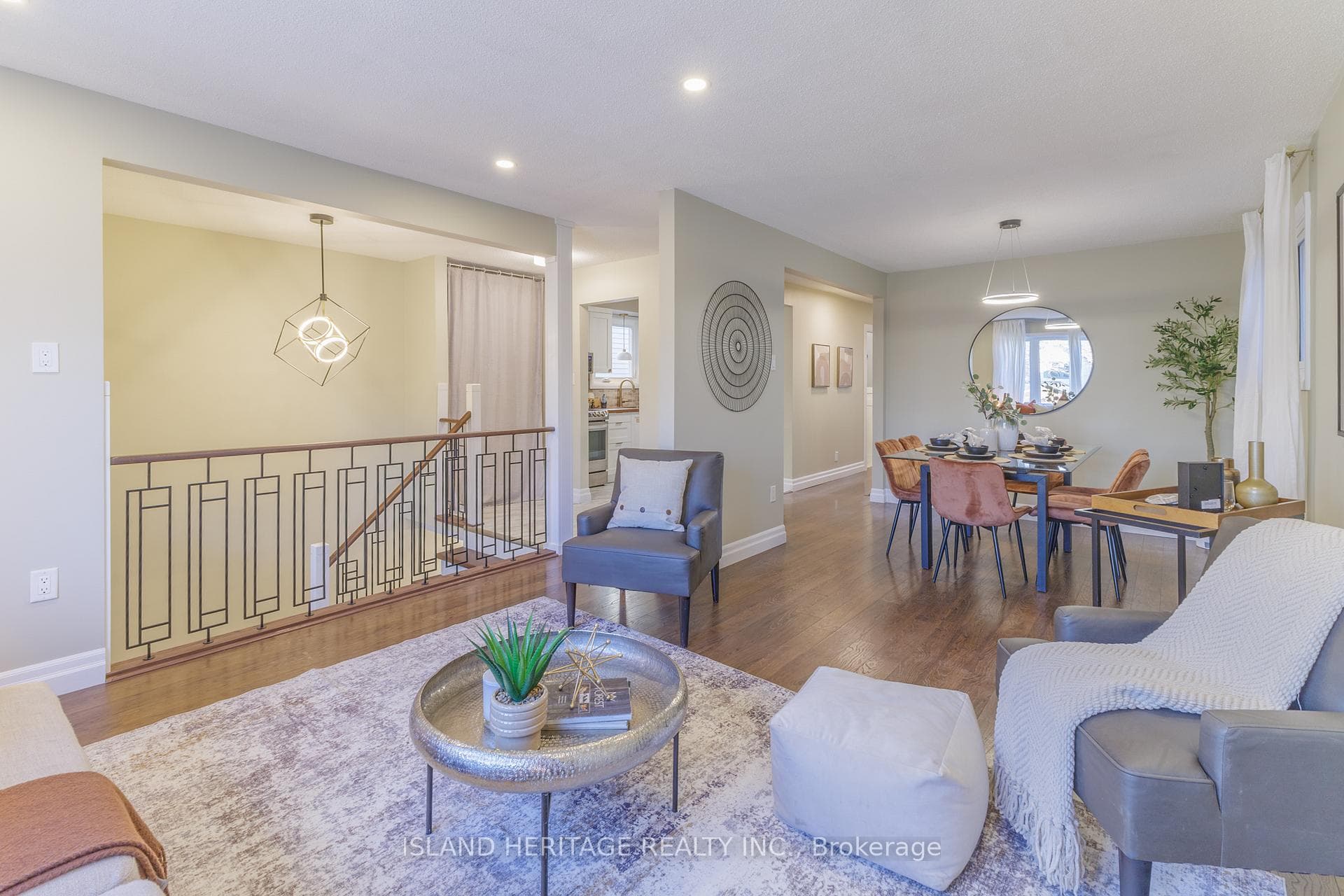 114 Turnberry Crescent photo 5