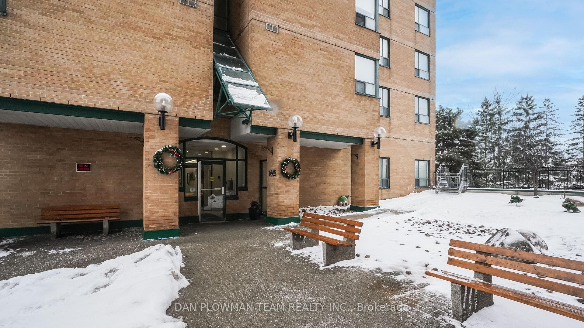 1665 Pickering Parkway Unit 314 photo 2