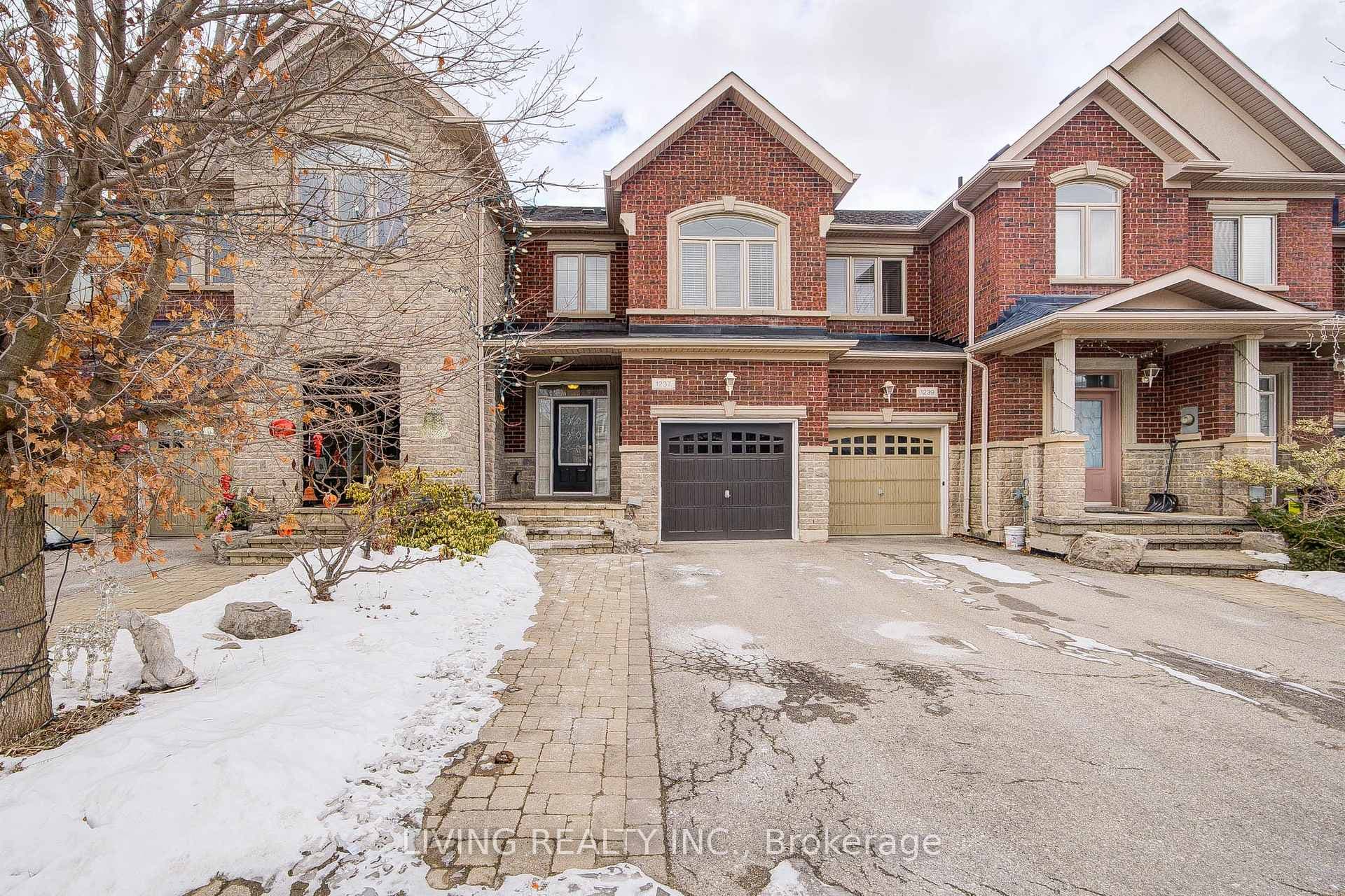 1237 Craigleith Road photo 1