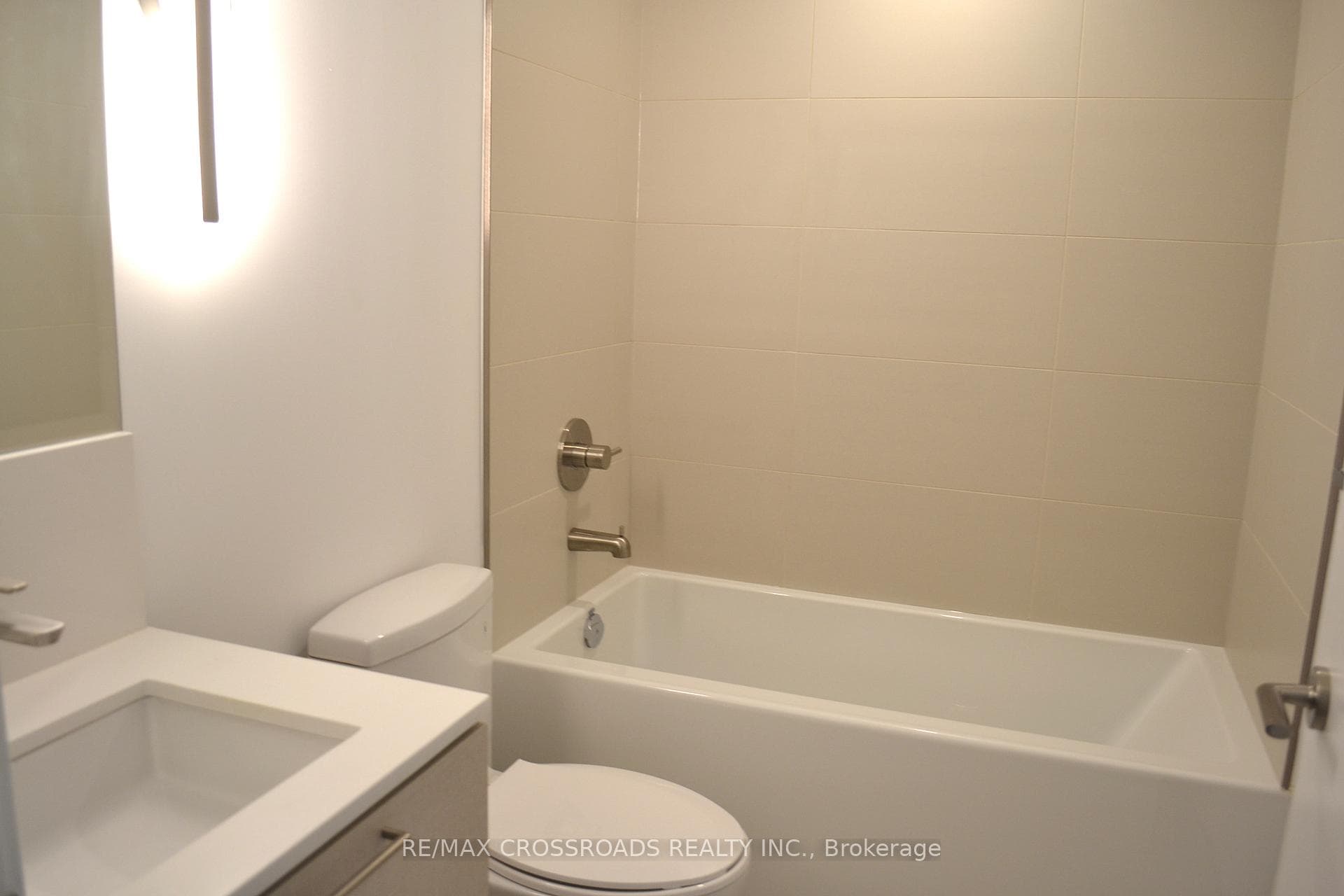 19 Western Battery Road Unit 805 photo 14