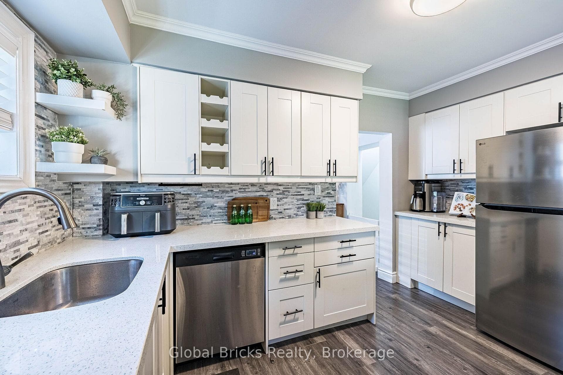 19 Elward Boulevard photo 19