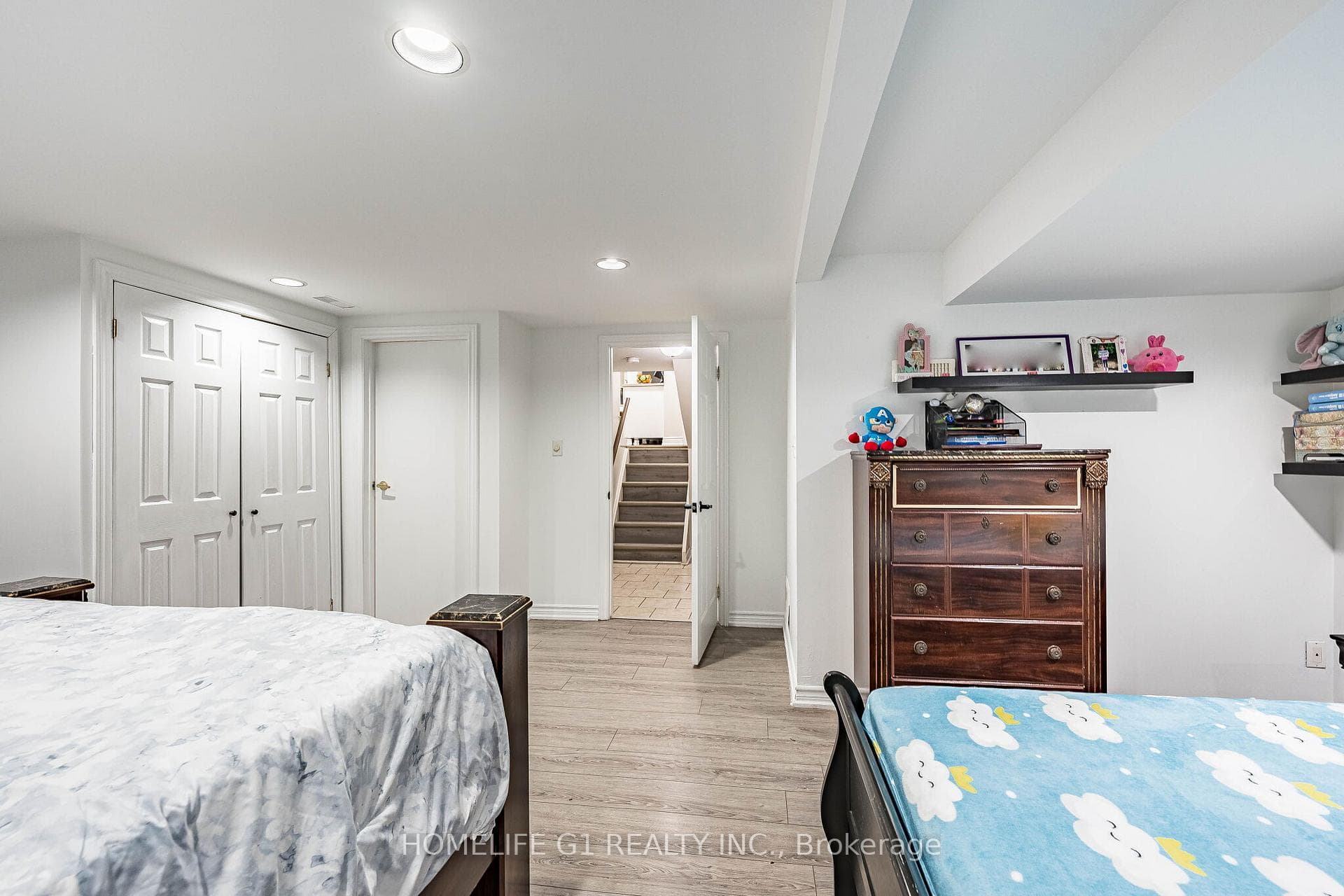8 Holgate Court photo 33