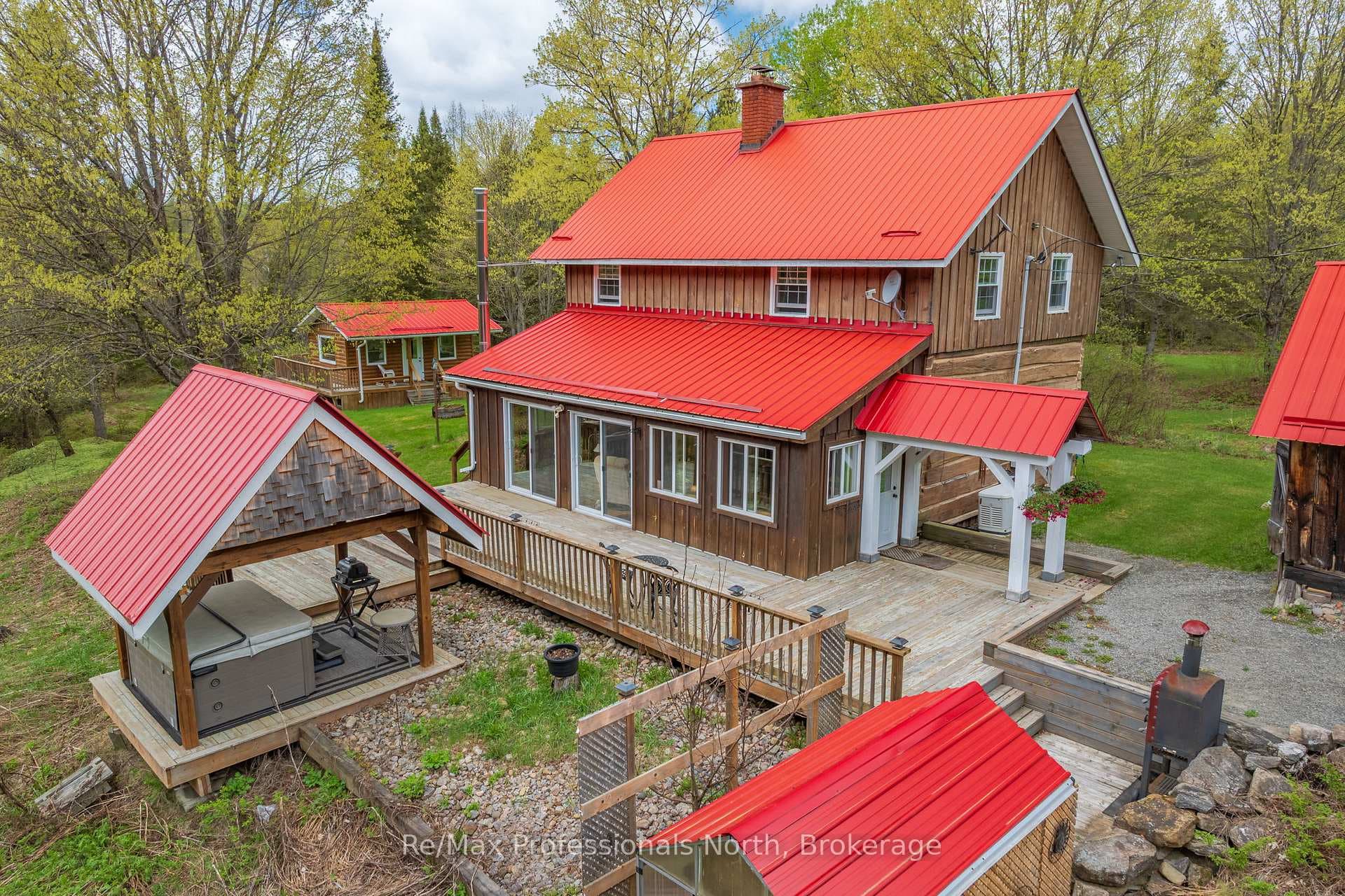 3569 Chetwynd Road photo 41