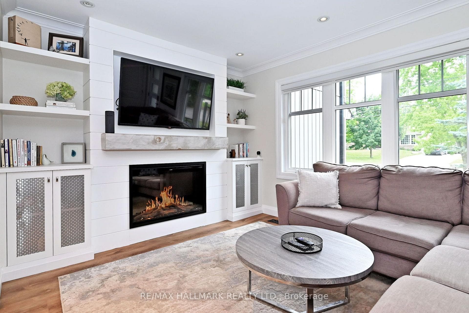 334 Stewart Street photo 9