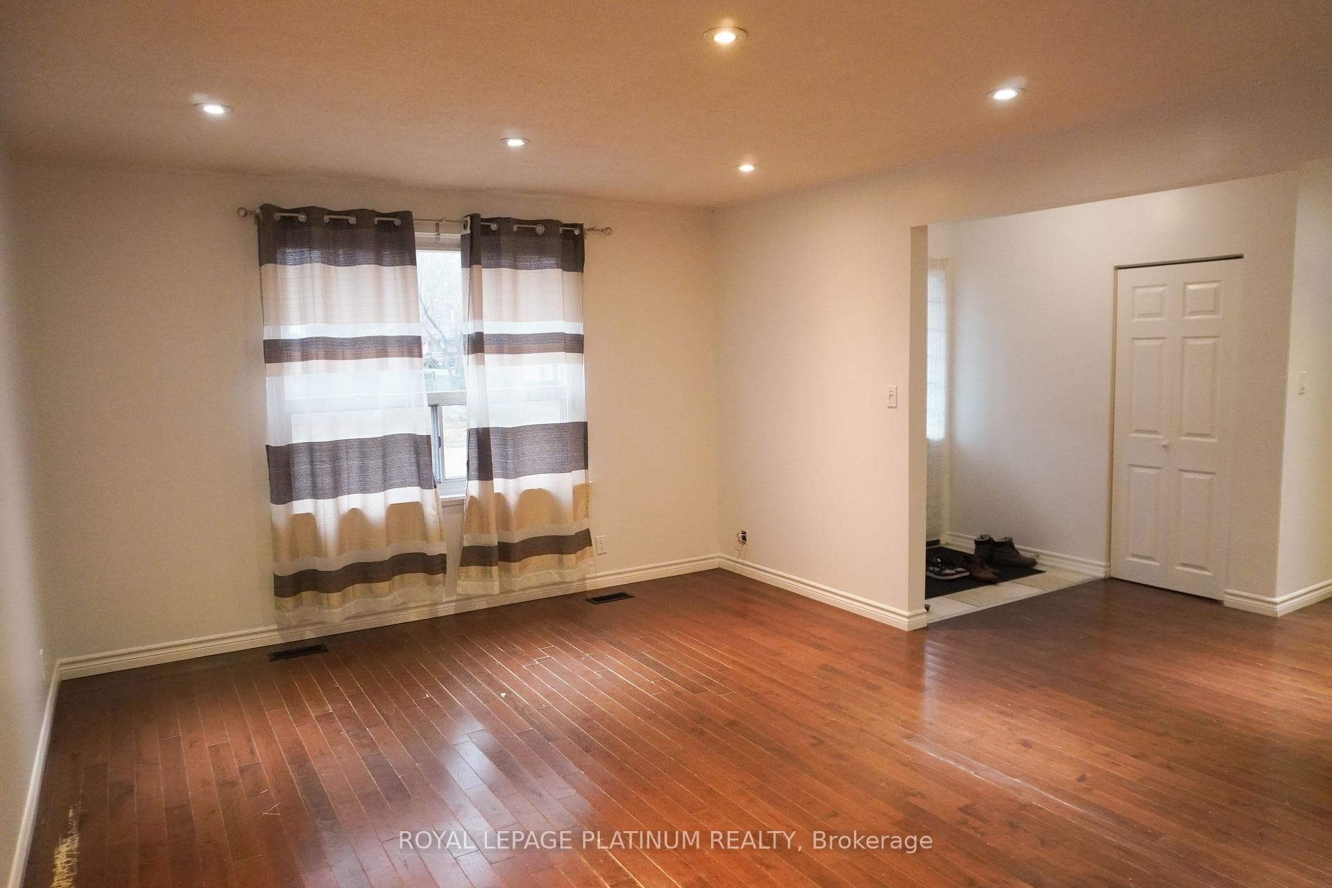 805 Krosno Boulevard photo 6