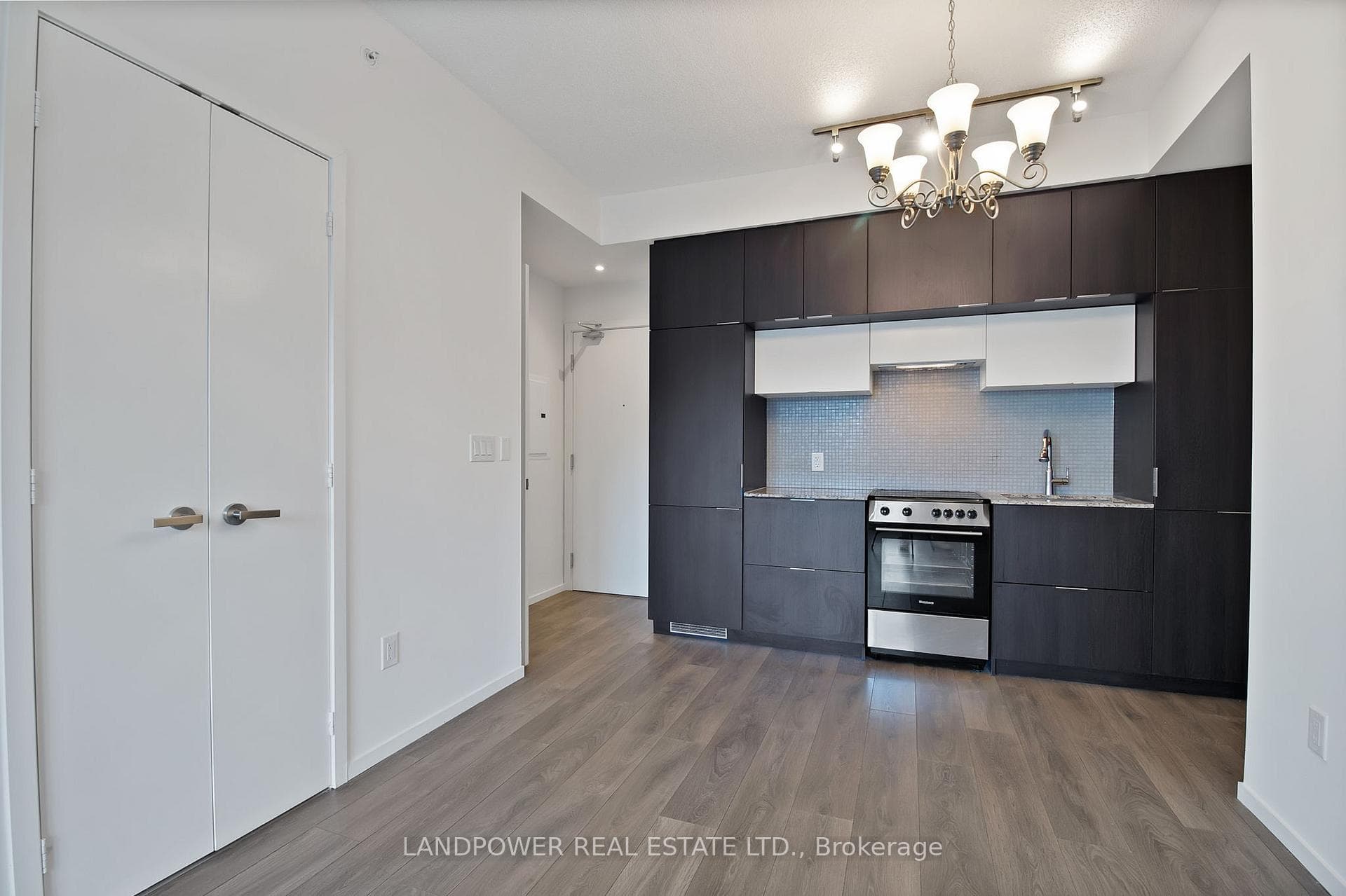 159 Dundas Street Unit 1107 photo 3