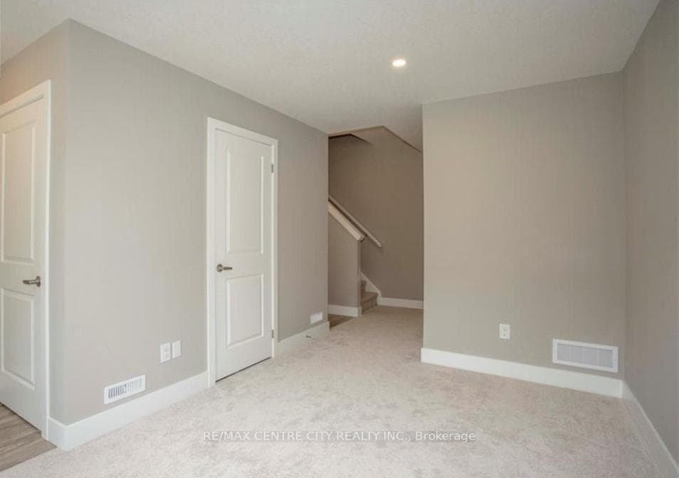 2070 Meadowgate Boulevard Unit 37 photo 4