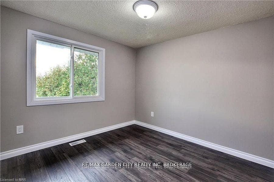 49 Bendingroad Crescent Unit -MAIN UNIT (2 FLOORS) photo 9