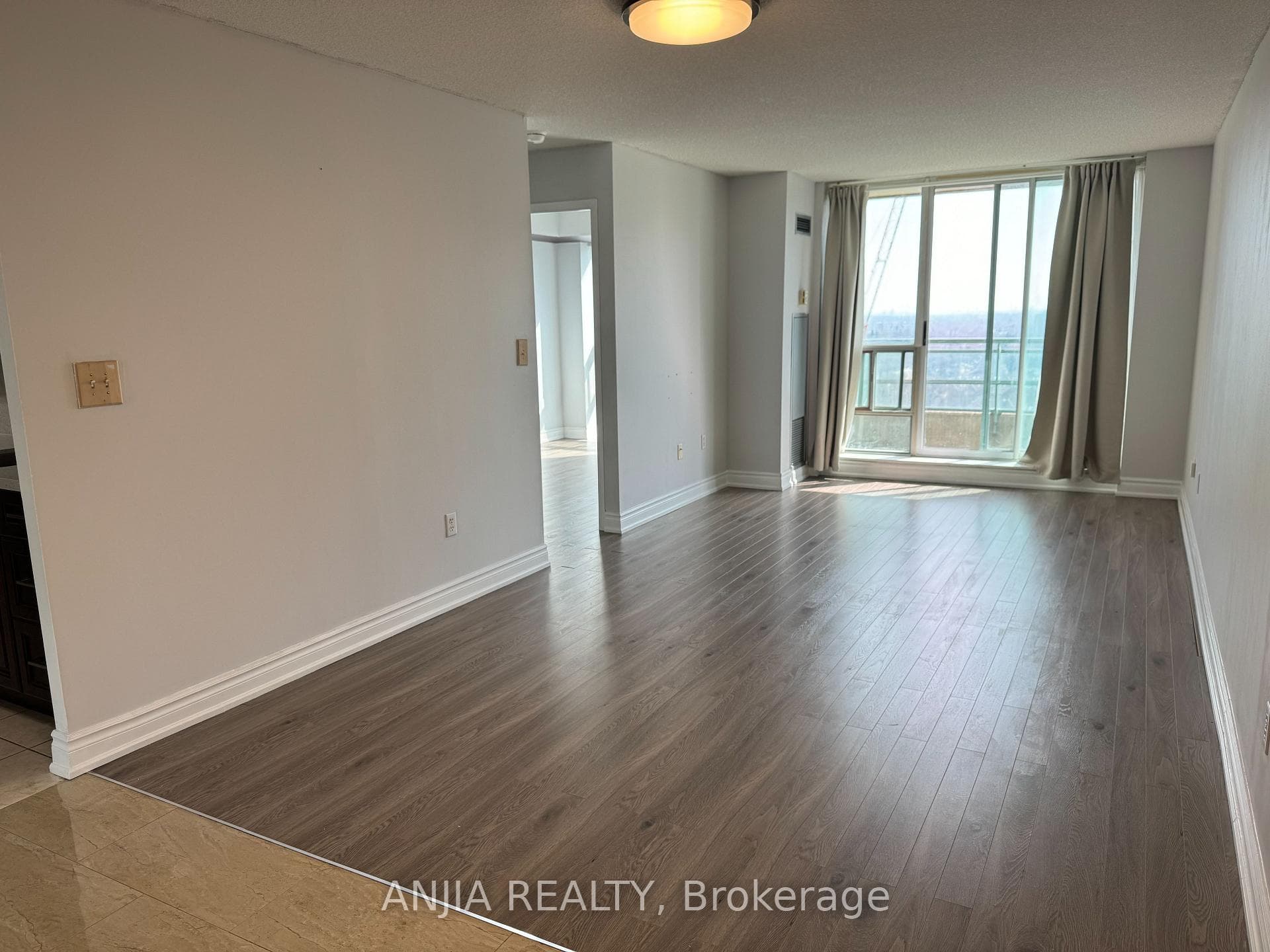 3 Pemberton Avenue Unit 2001 photo 2