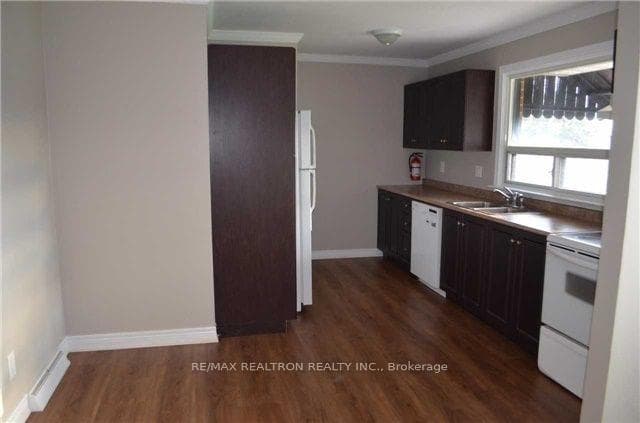 607 Stevenson Road photo 8
