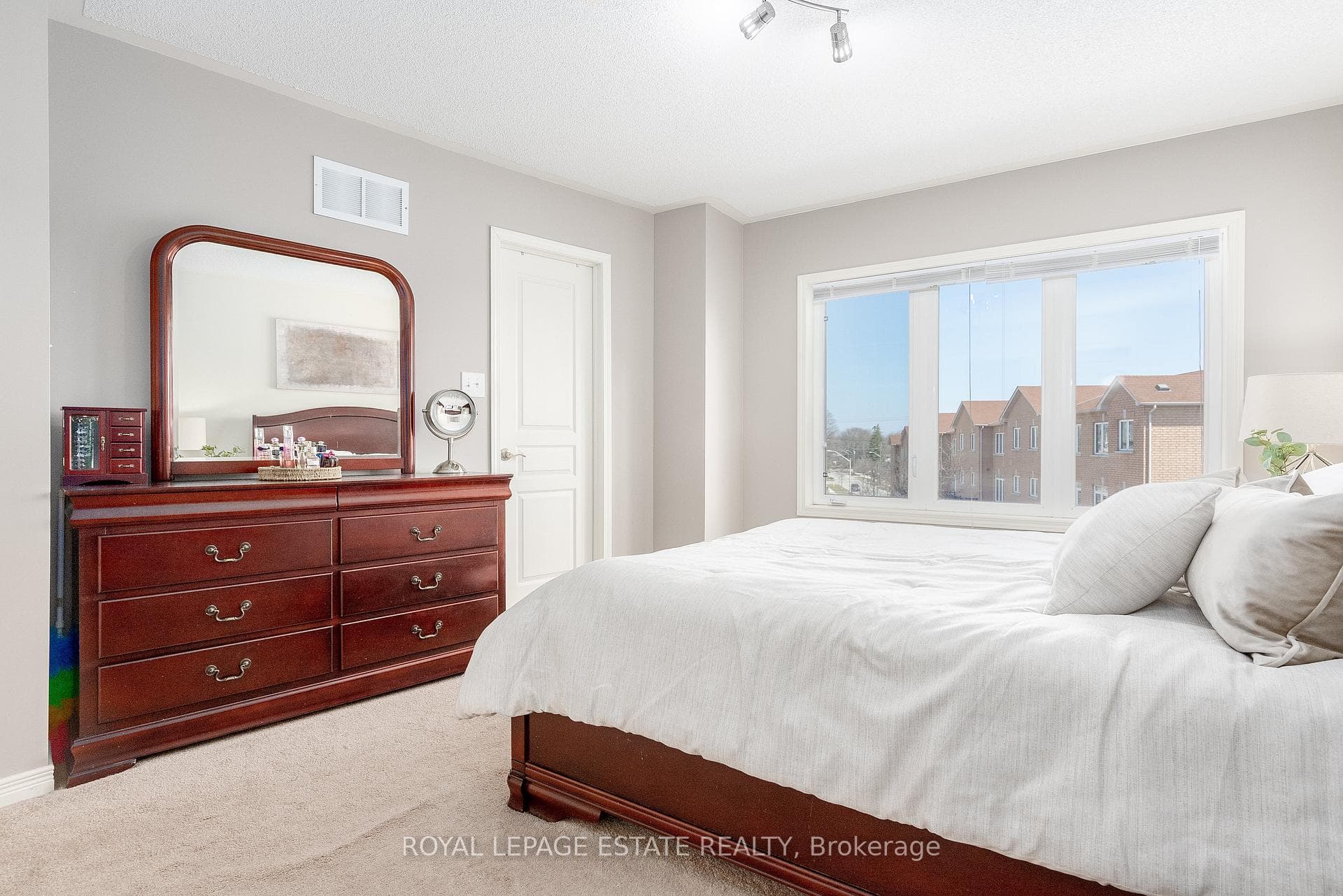 24 Curran Hall Crescent photo 18