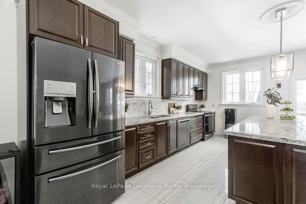 54 ROYAL BEECH Drive photo 21