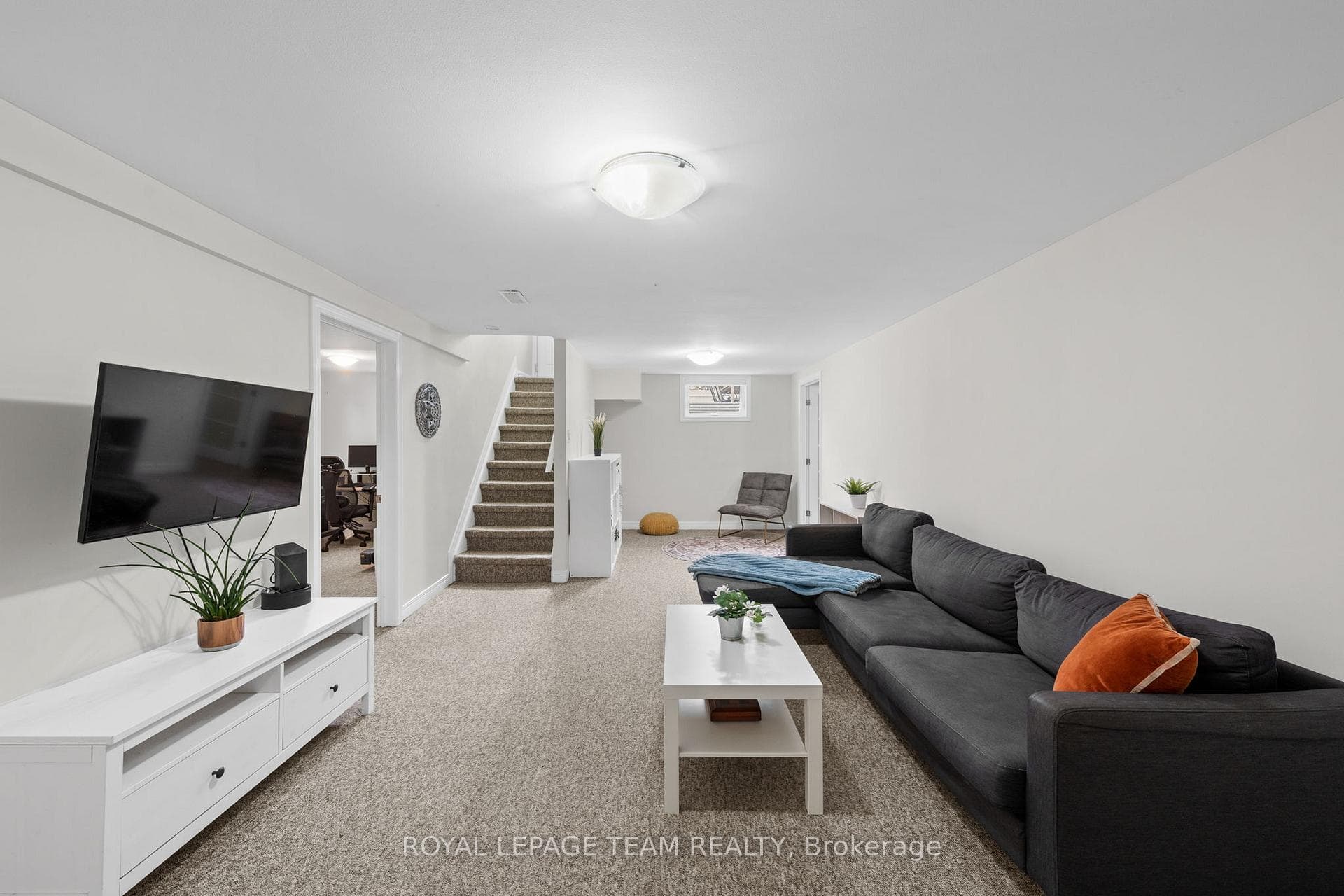 1266 Randall Avenue photo 35