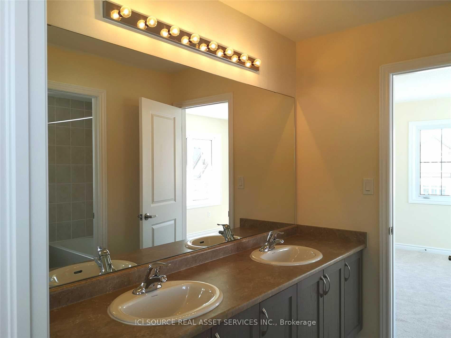 997 Wickham Road photo 16