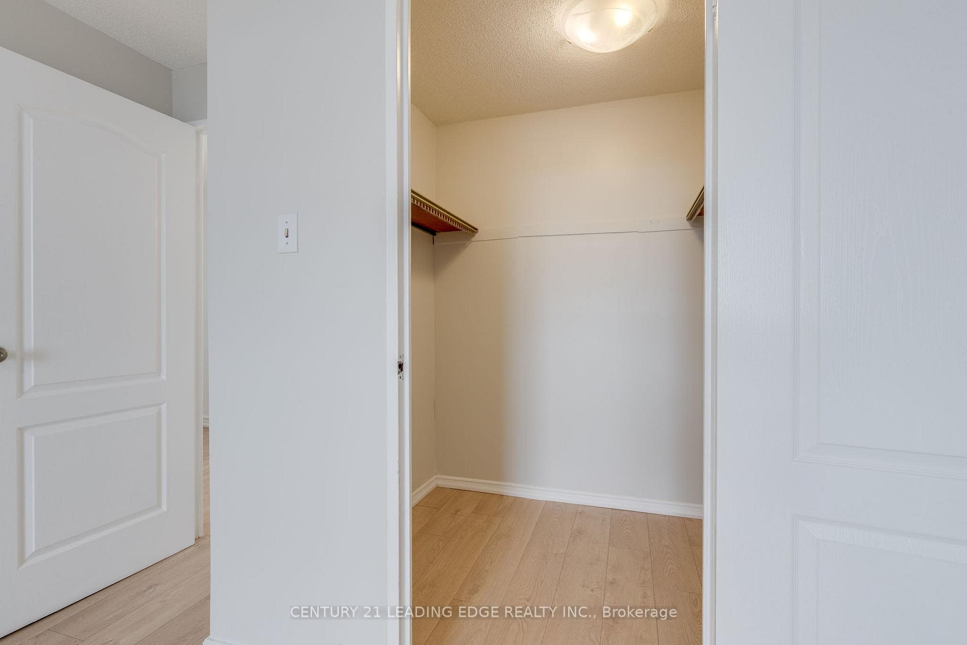 270 Palmdale Drive Unit 1704 photo 16