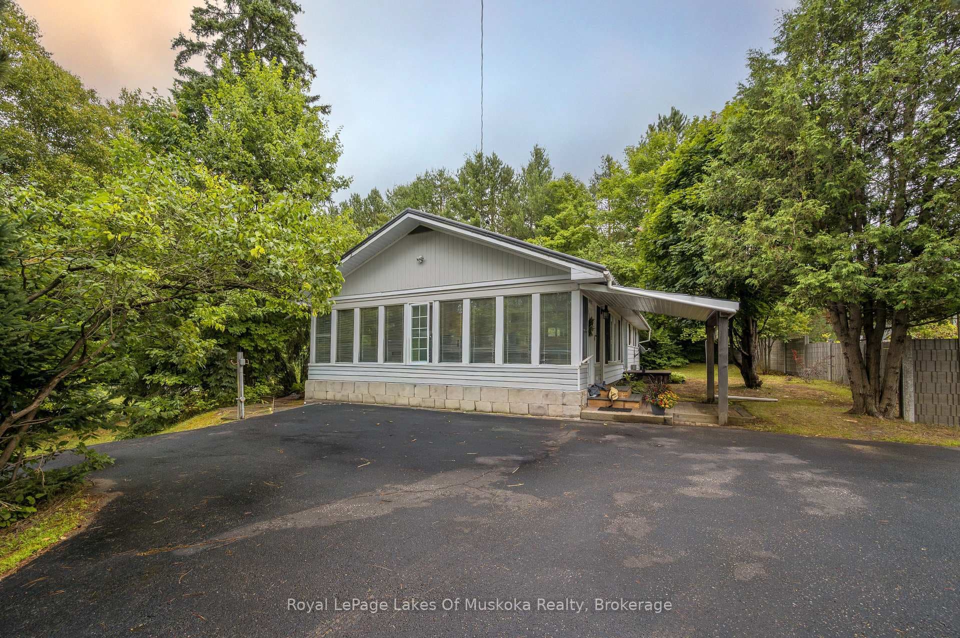 574 Ravenscliffe Road photo 1