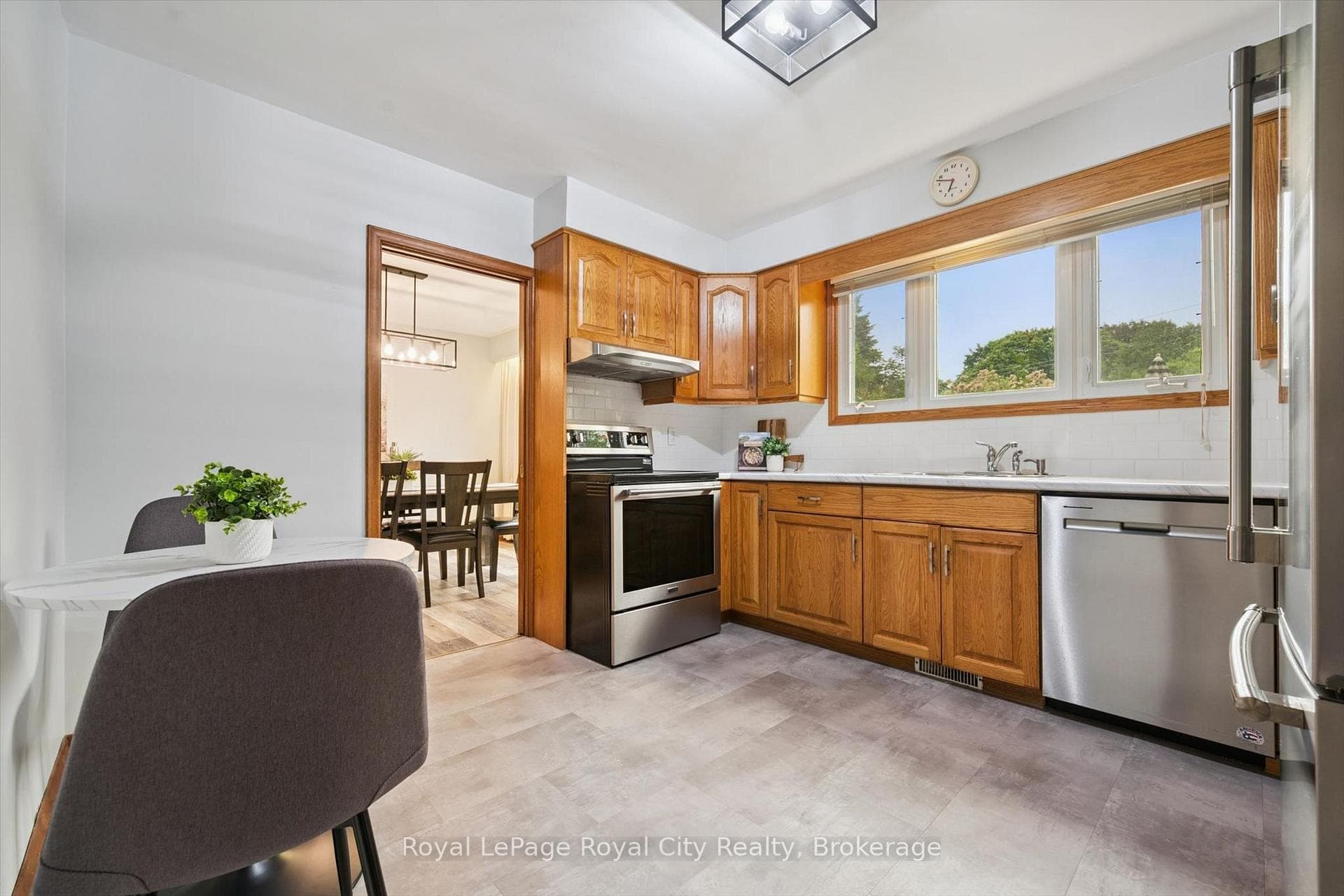 30 Westminster Avenue photo 16