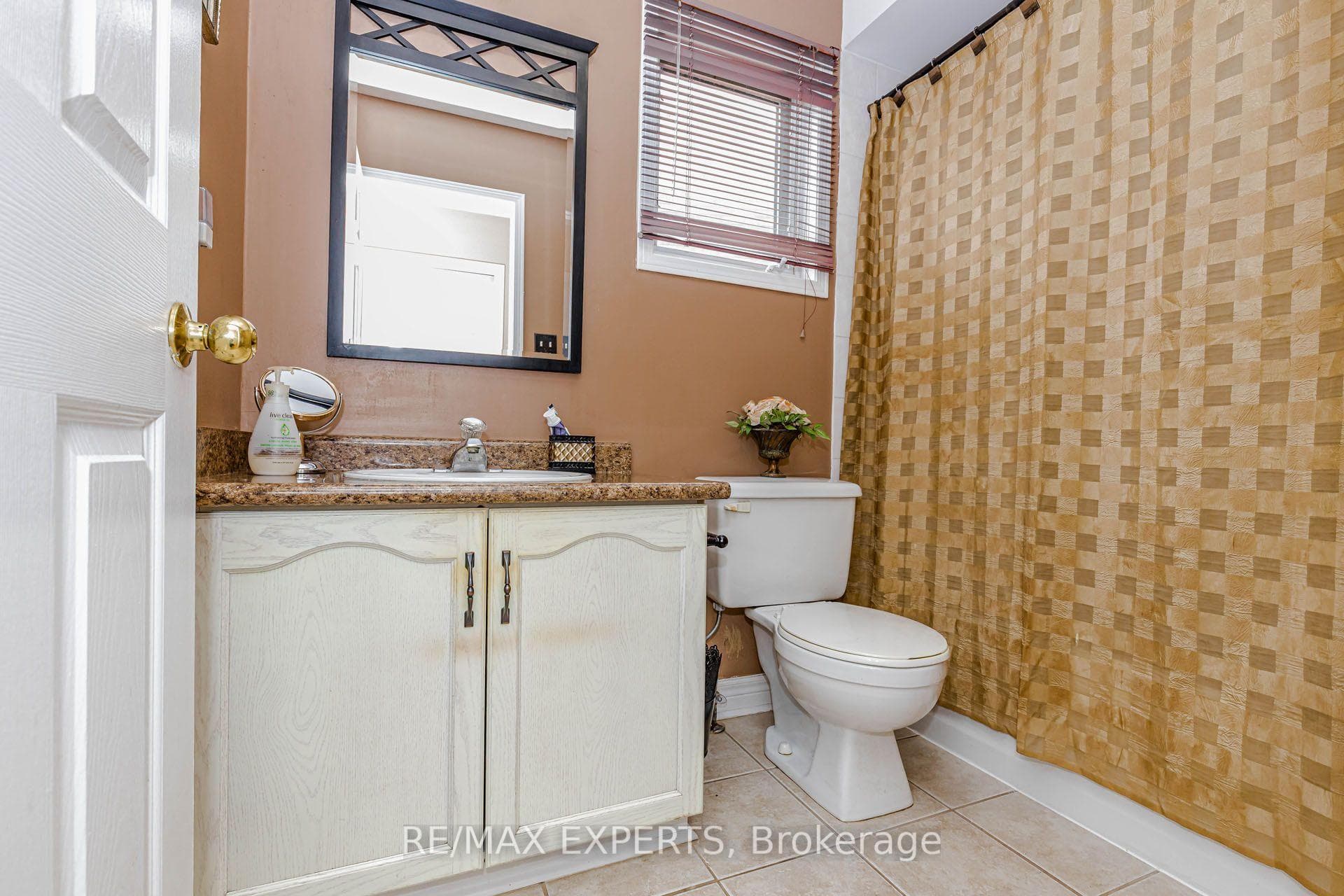225 Kelso Crescent photo 24