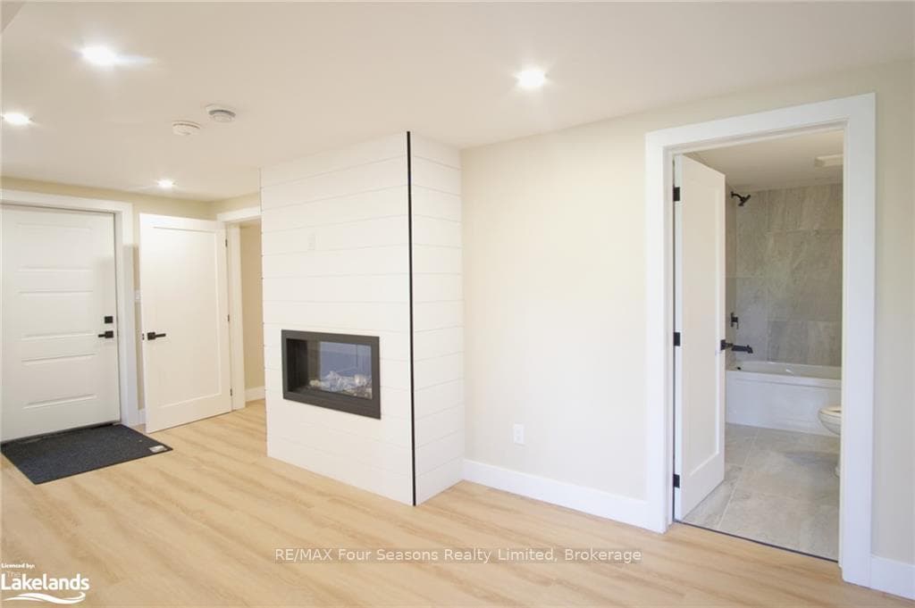 209344 26 N/A Unit Lower photo 6