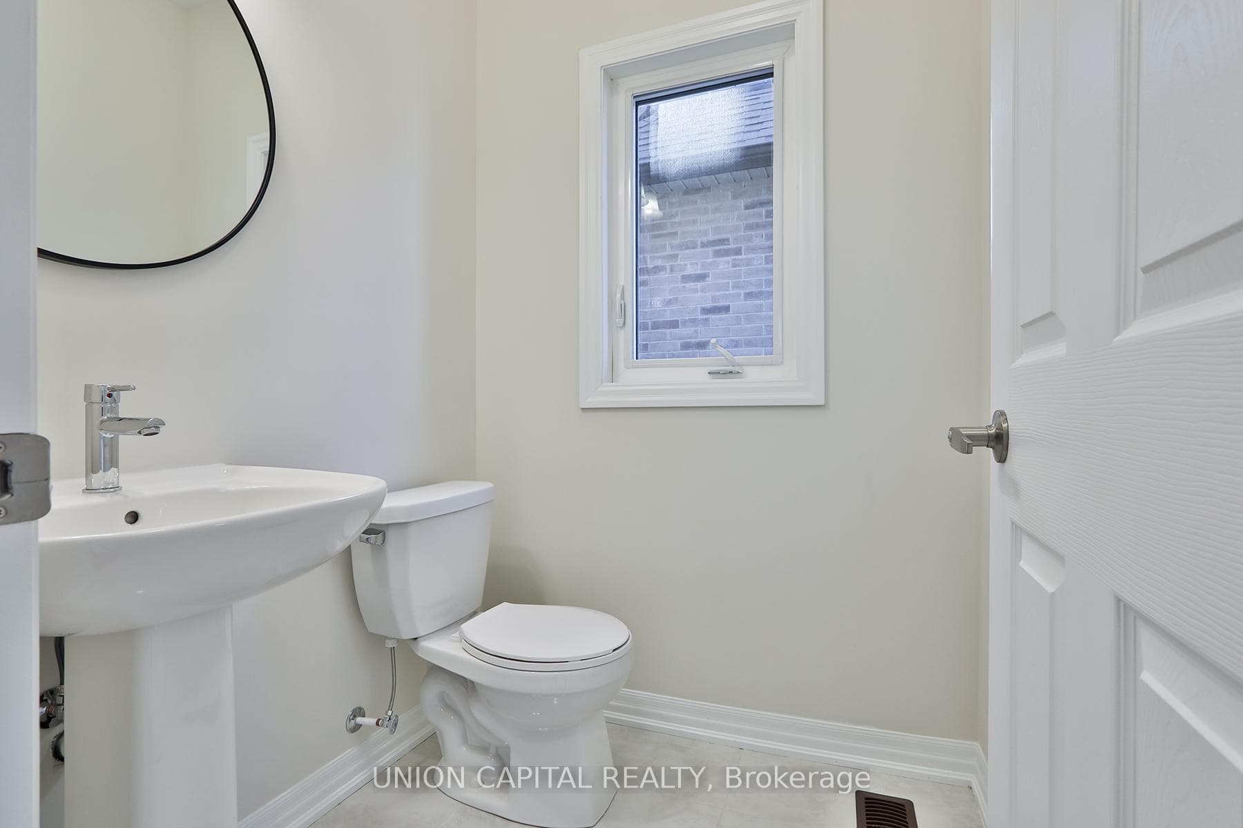 47 Donald Ingram Crescent photo 8