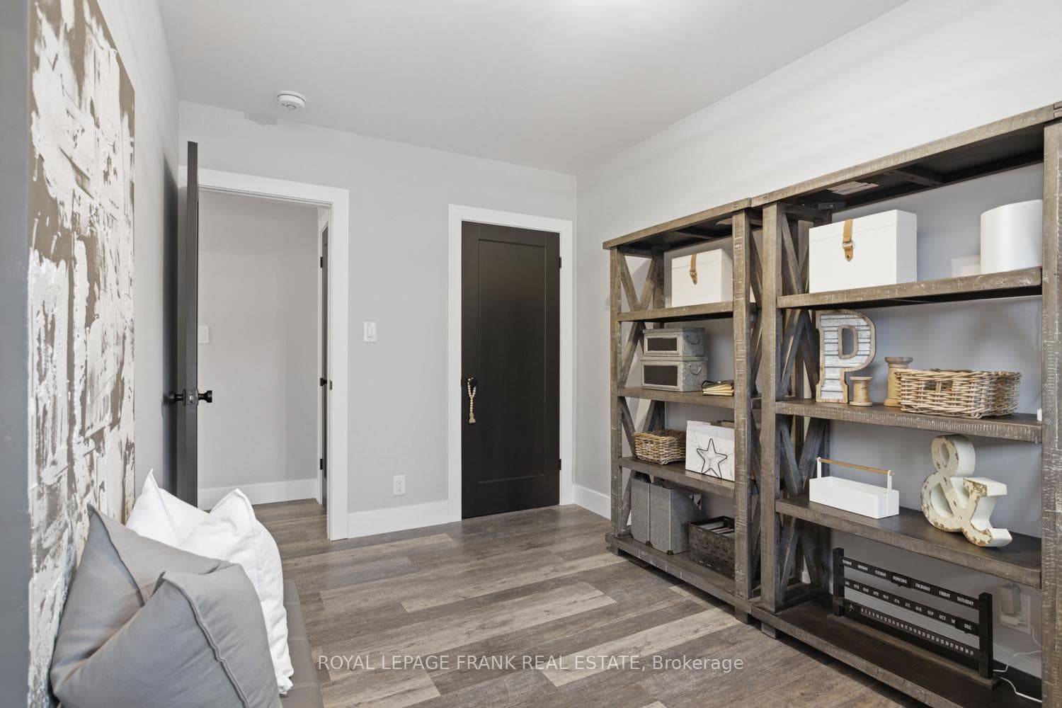 160 Eastdale Street photo 22