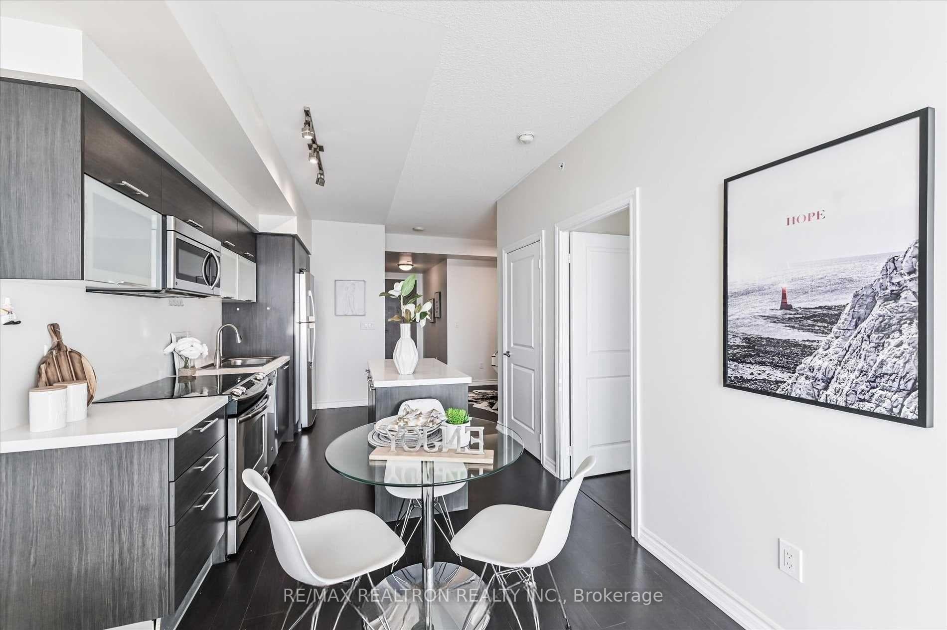 386 Yonge Street Unit 4103 photo 6