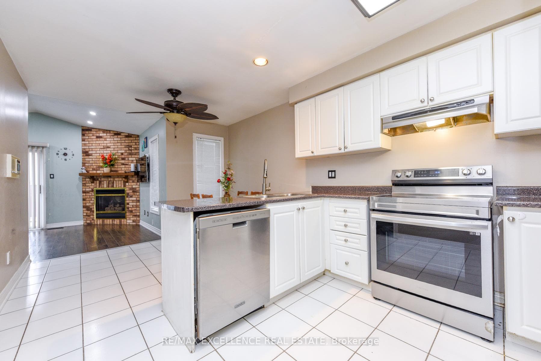 33 Wildberry Crescent photo 11