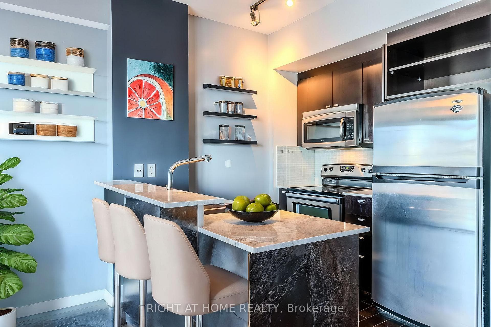 103 The Queensway Avenue Unit 2610 photo 6