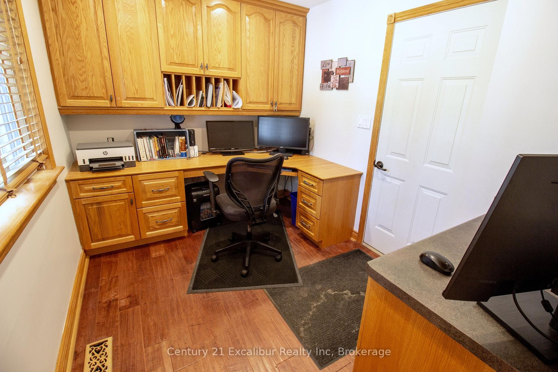 591 Wellington Street photo 15