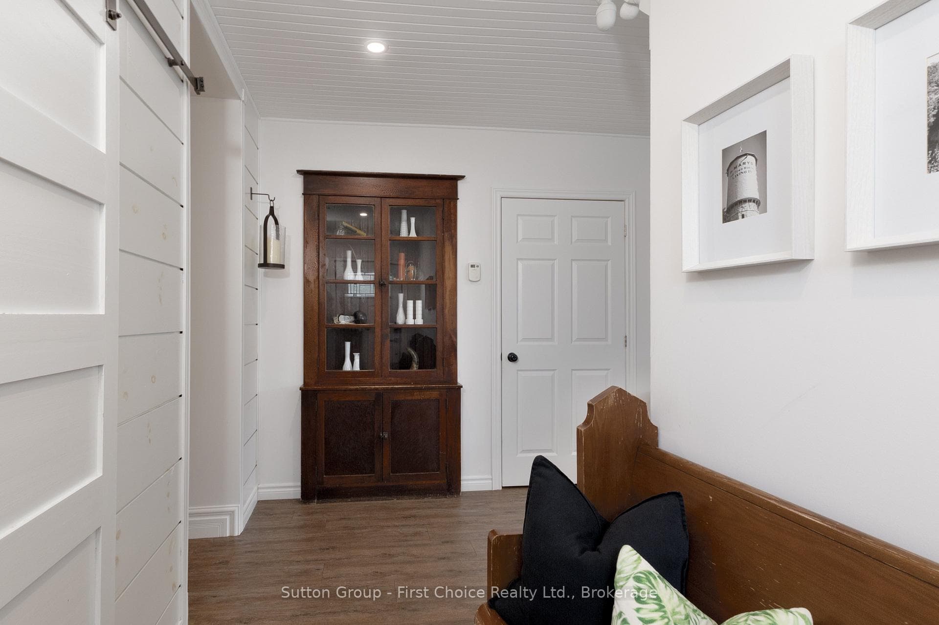 293 Wellington Street photo 17