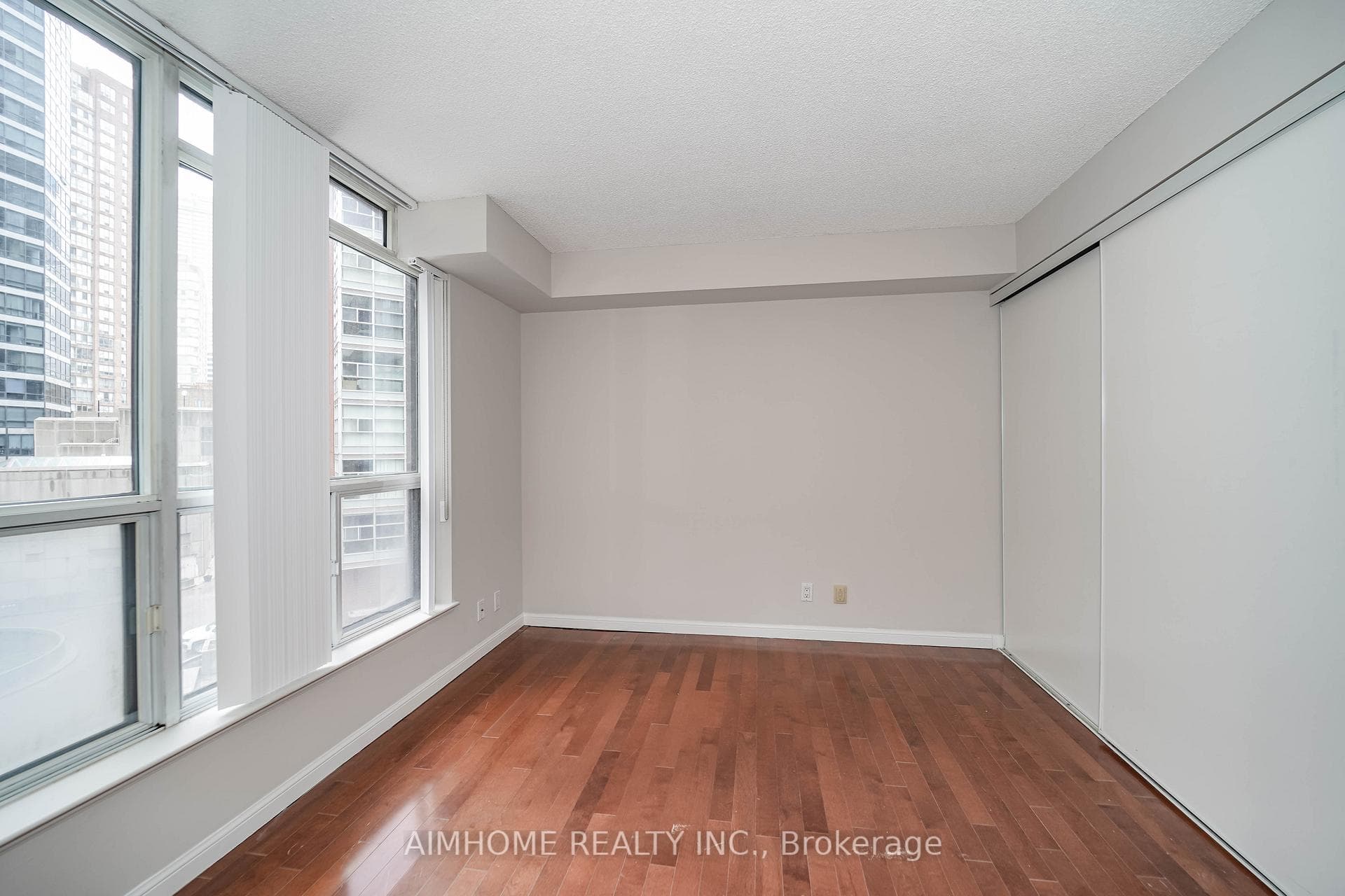24 Wellesley Street Unit 504 photo 8
