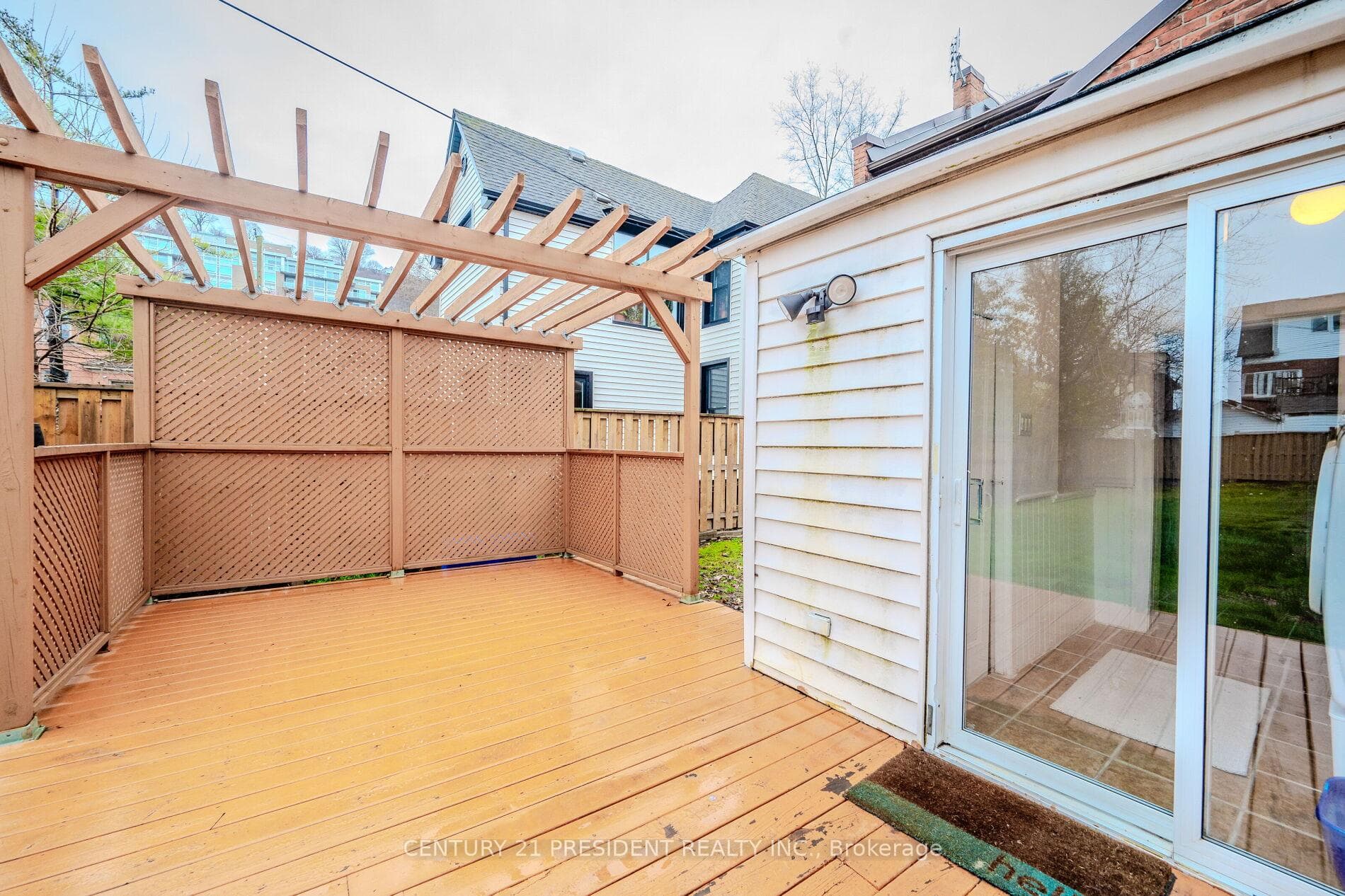 145 Erie Avenue photo 35