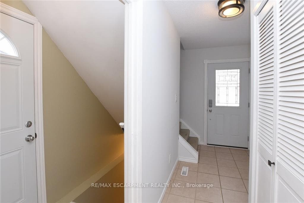 21 Viscount Road photo 4