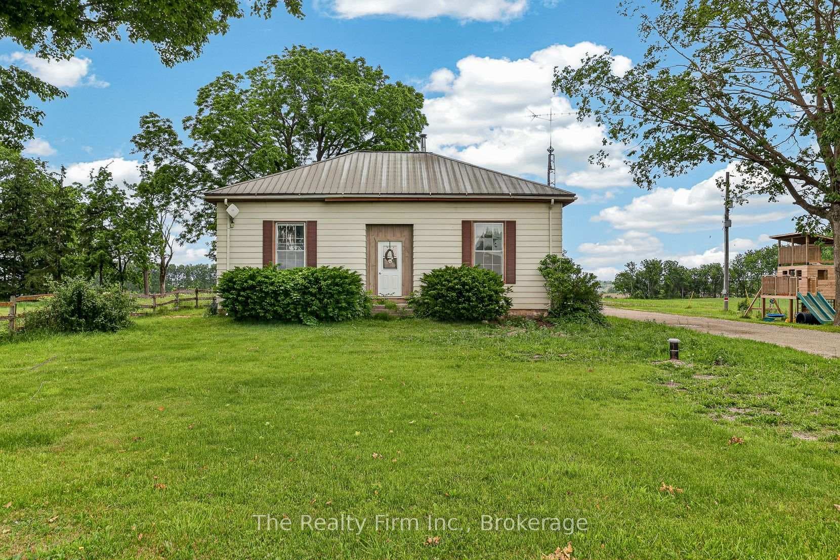 564207 Karn Road photo 1
