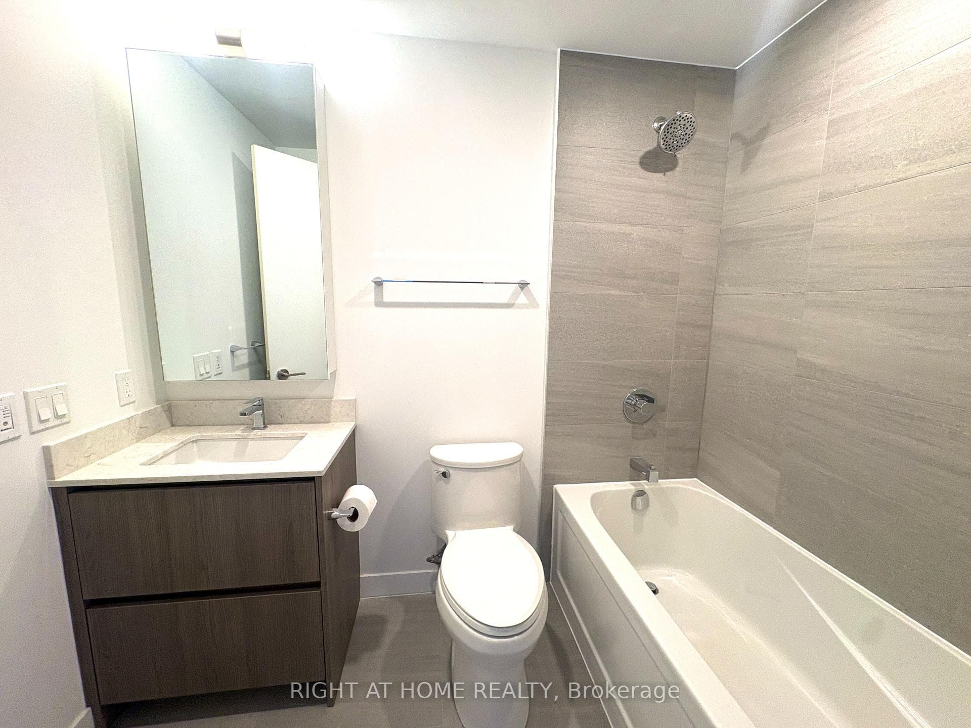 8188 Yonge Street Unit 221 photo 11